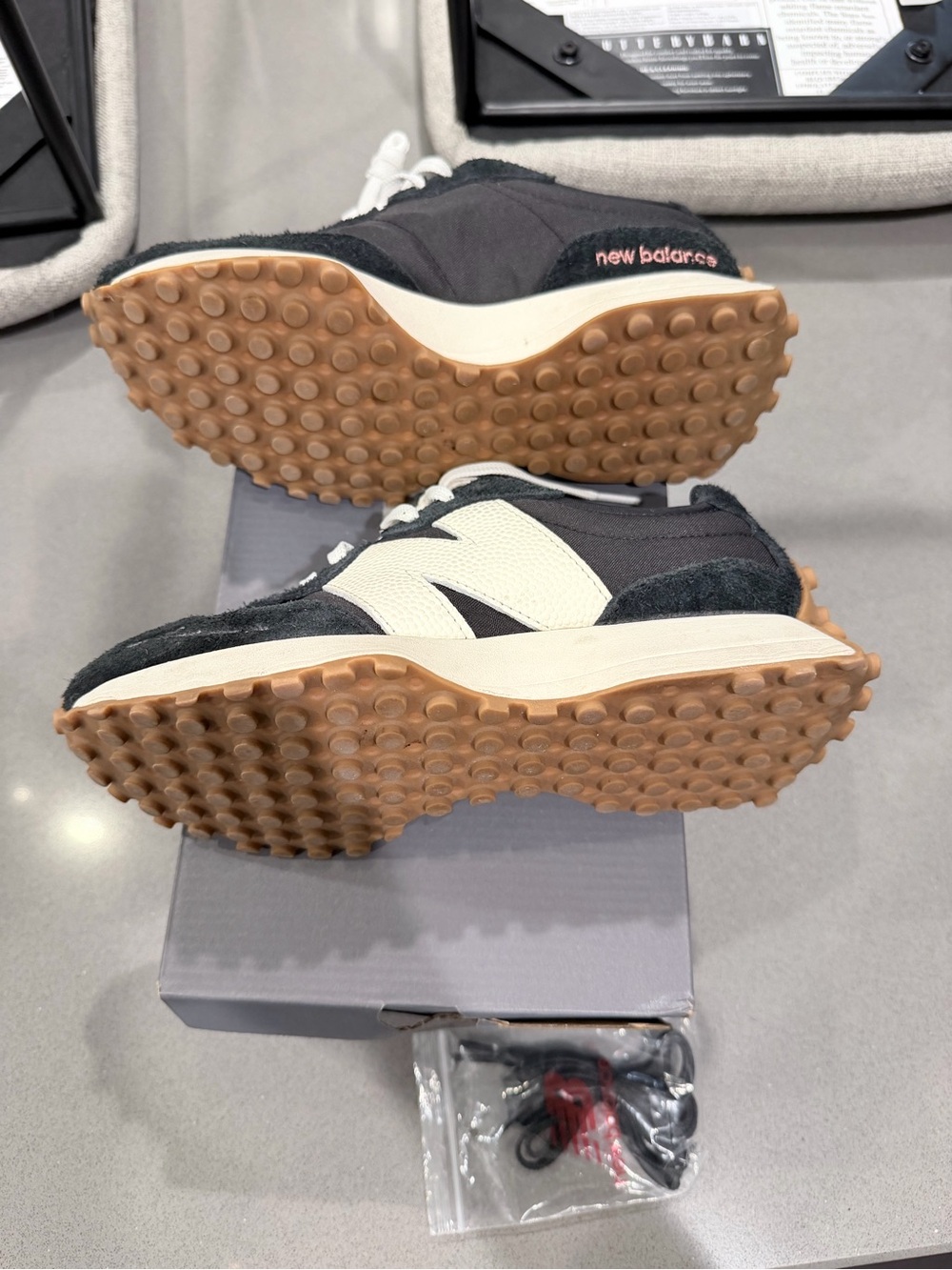 New Balance Women's 327 Sneakers - Black - Picture 4 of 6
